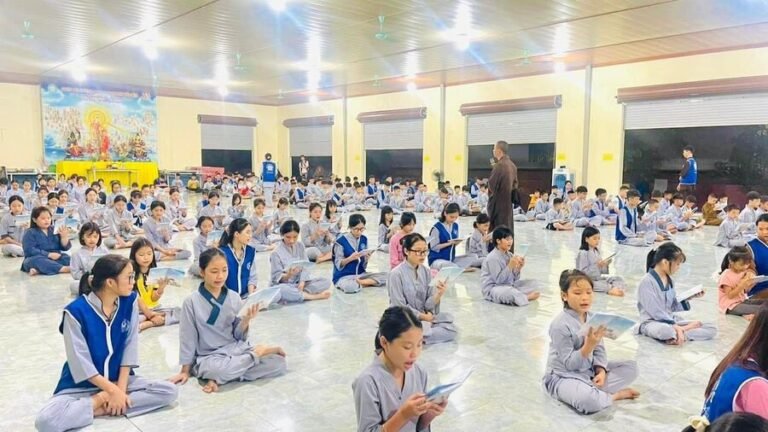 Khoá tu Mùa hè tại Chùa Linh Ứng tháng 7/2024